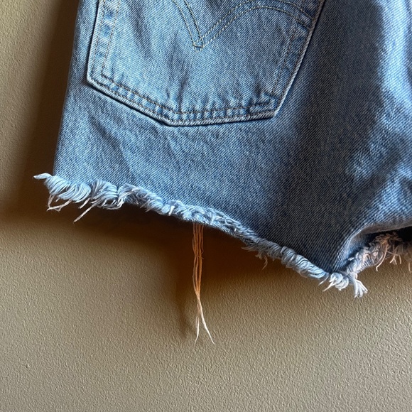 Levi Distressed Jean Shorts - Picture 5 of 9
